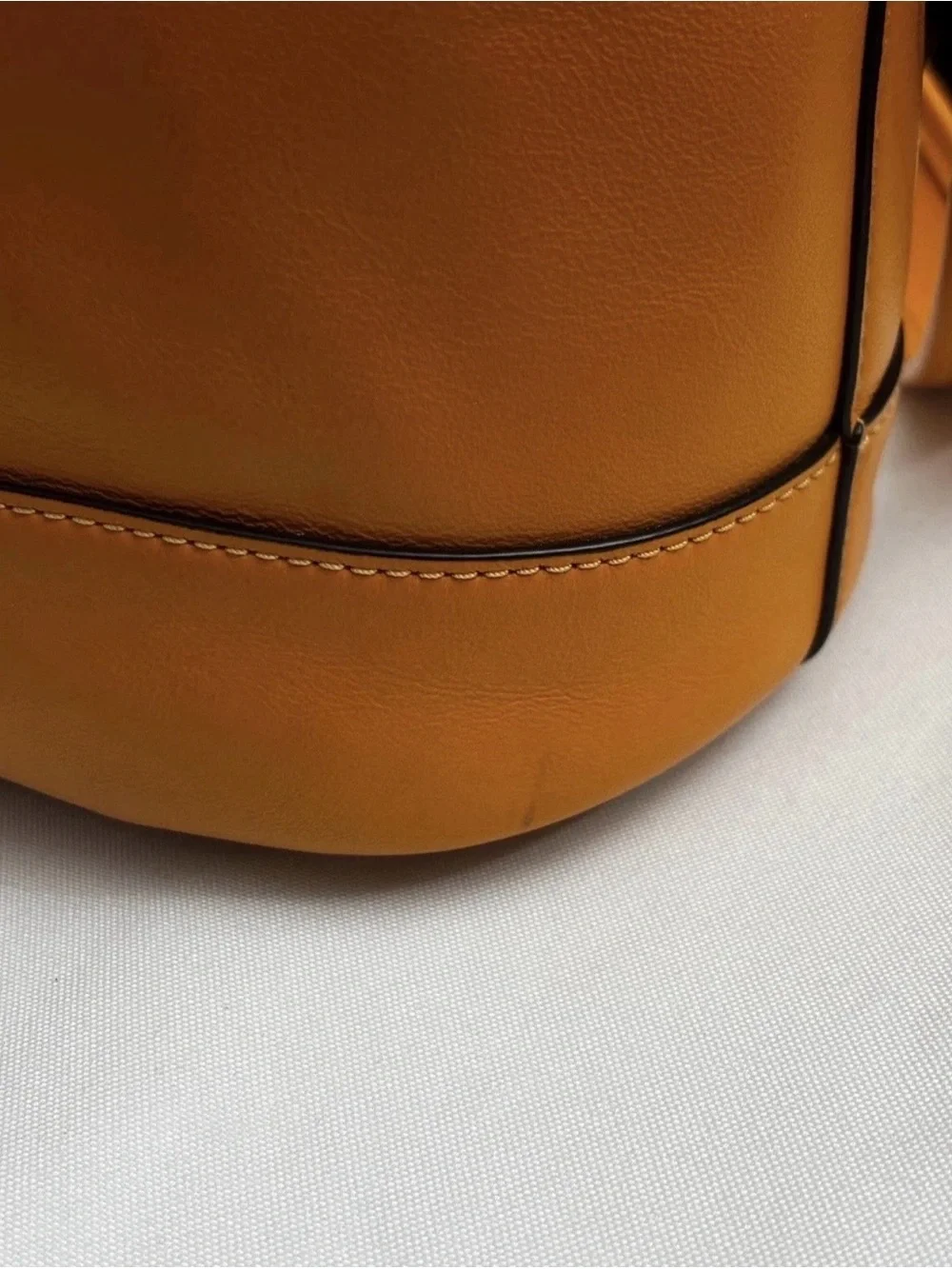 Coach Classic Tali Bucket Crossbody / Shoulder Bag – Canyon Glove-Tan Leather